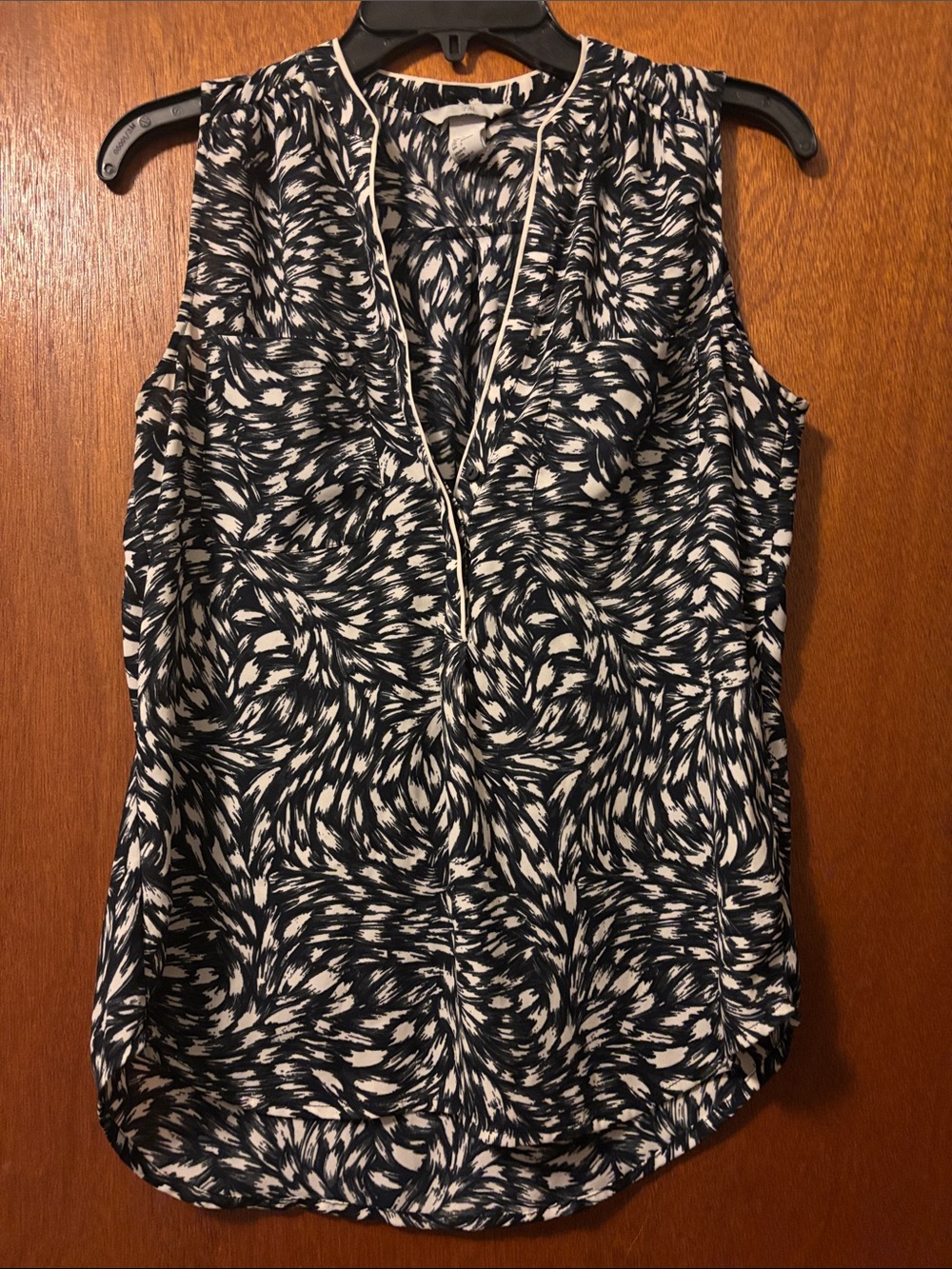 Sleeveless Navy and White Printed V-Neck Tank Top